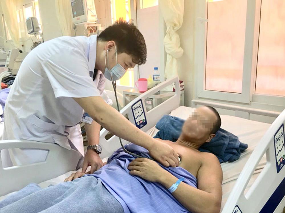 Bệnh nhân bị ngộ độc so biển điều trị ở Bệnh viện Việt Nam - Thụy Điển Uông Bí (tỉnh Quảng Ninh)